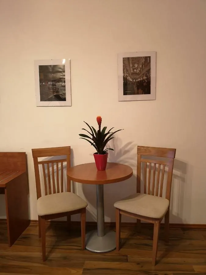 Auspicie Apartment Prag 3*,