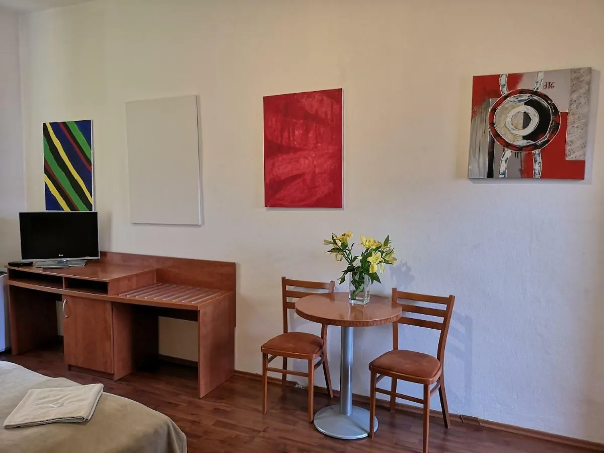 Auspicie Apartment Prague 3*,