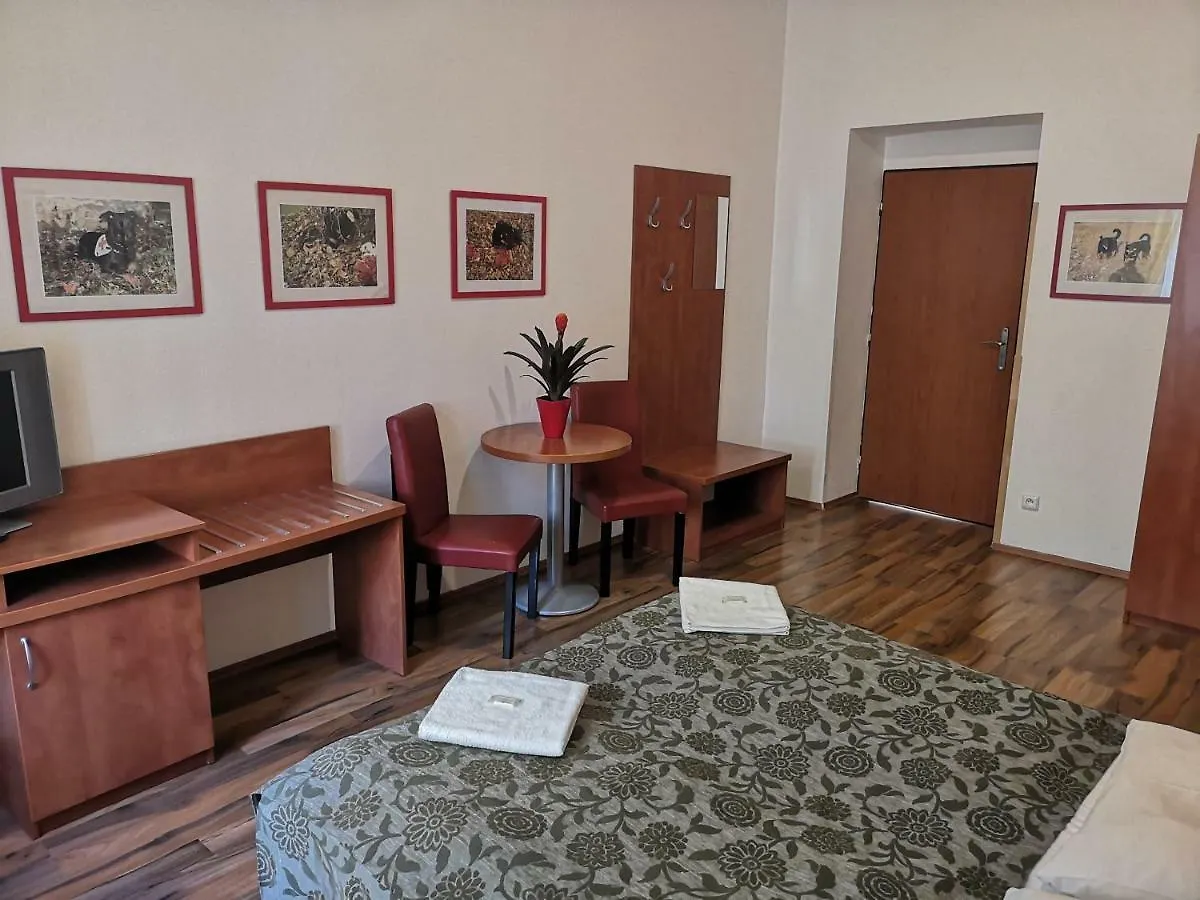 Auspicie Apartment Prague 3*,